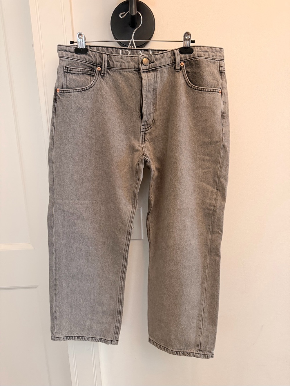 Women's Straight Jeans in Washed Gray